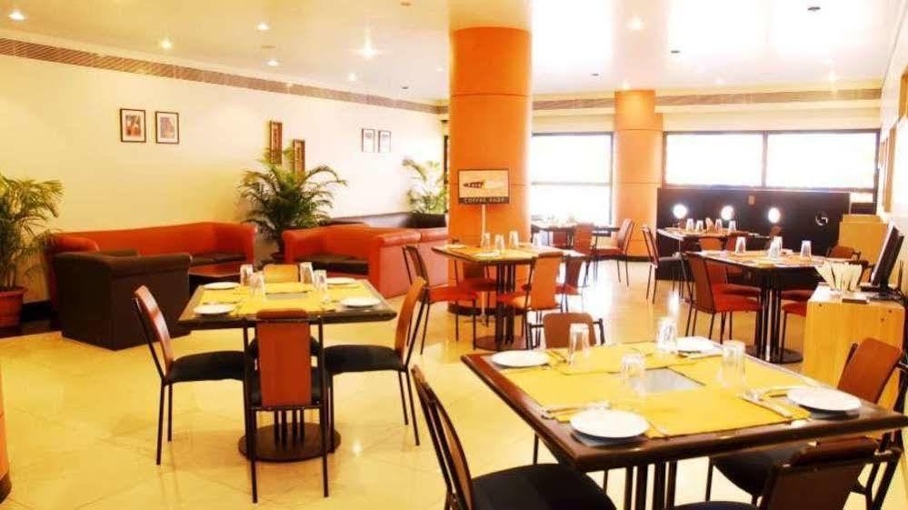 Vishwaratna Hotel Guwahati Exterior foto