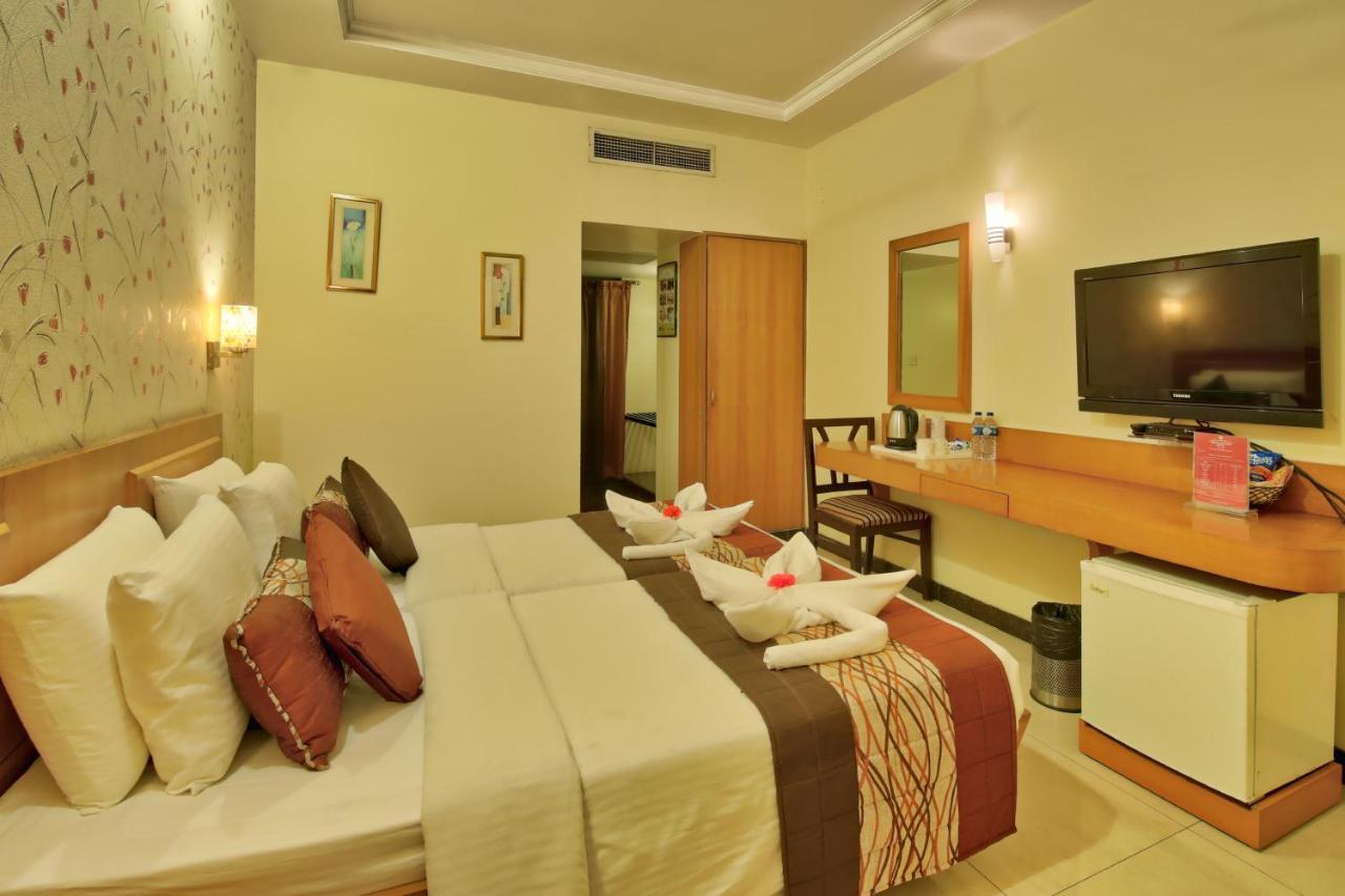 Vishwaratna Hotel Guwahati Exterior foto